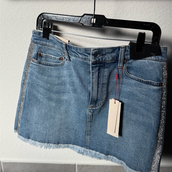 Alice + Olivia Dresses & Skirts - Alice & Olivia Denim Skirt with Rhinestone Trim size 31 new